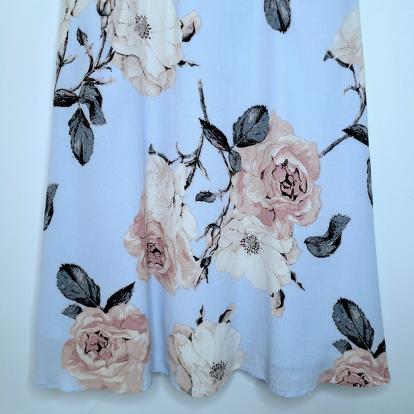3/$20 🌴 | Dynamite | Floral Light Blue Halter Dress - Picture 5 of 12